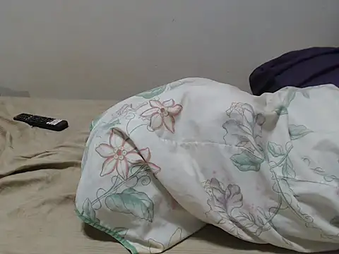 CandyLovesU2 online show from April 12, 11:50 pm