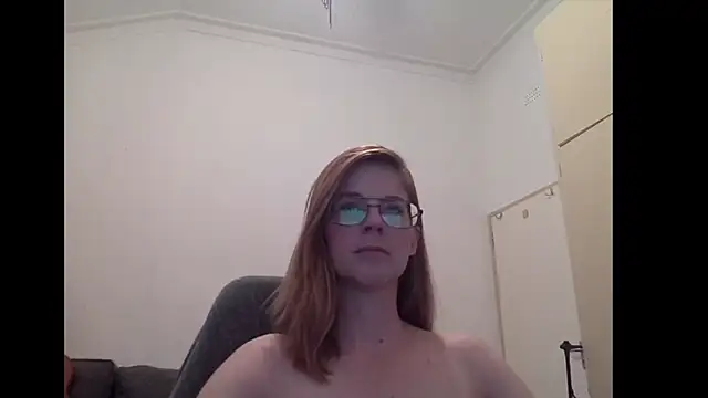 SavannaGirly online show from September 12, 8:01 am