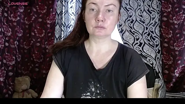 Snapshot of EmilyDoth chatting on October 17, 3:21 am EmilyDoth online show from October 17, 3:21 am