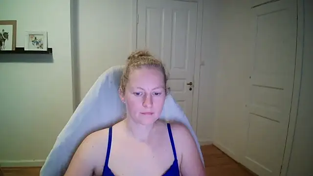 Snapshot of Girlnina-1995 chatting on September 16, 3:09 pm Girlnina-1995 online show from September 16, 3:09 pm