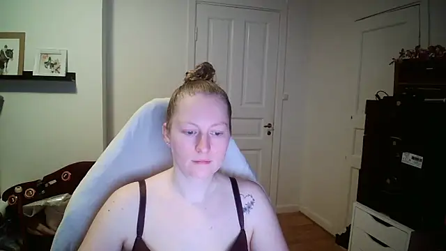 Girlnina-1995 online show from February 4, 8:28 am