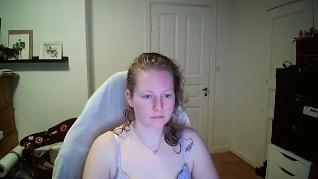 Girlnina-1995 online show from February 23, 8:14 am