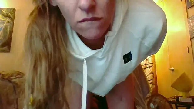 eatmeplease44 online show from October 7, 3:38 pm