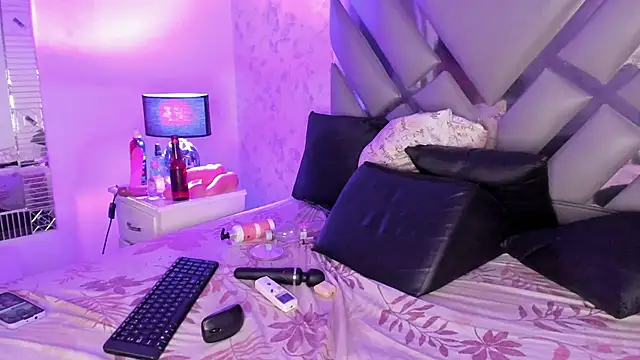 EmilyyRosee  online show from October 26, 5:03 am