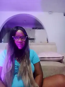 EmilyyRosee  online show from April 14, 7:19 am