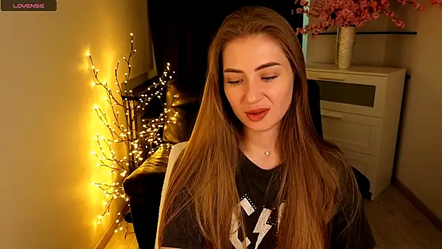 Adelyna Bird online show from June 12, 7:16 am