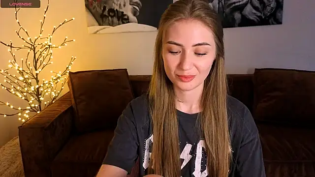 Adelyna Bird online show from June 18, 9:14 am