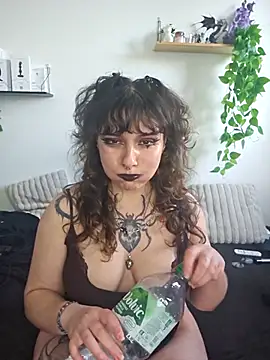 Snapshot of Moxxxie chatting on October 8, 2:54 pm Moxxxie online show from October 8, 2:54 pm