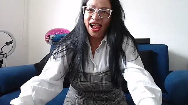 kimberlybirdx online show from April 7, 8:33 pm