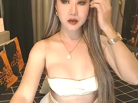 HollyWoodCassie online show from May 23, 3:16 am