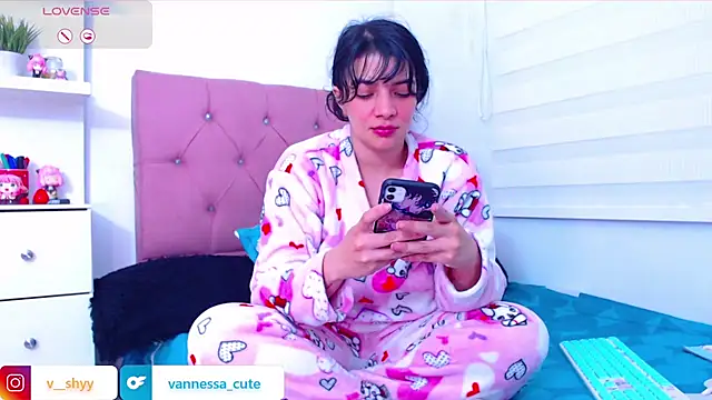 Snapshot of Vannessa__Shy chatting on September 28, 3:02 am Vannessa  Shy online show from September 28, 3:02 am