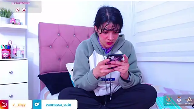 Snapshot of Vannessa__Shy chatting on September 26, 12:30 am Vannessa  Shy online show from September 26, 12:30 am