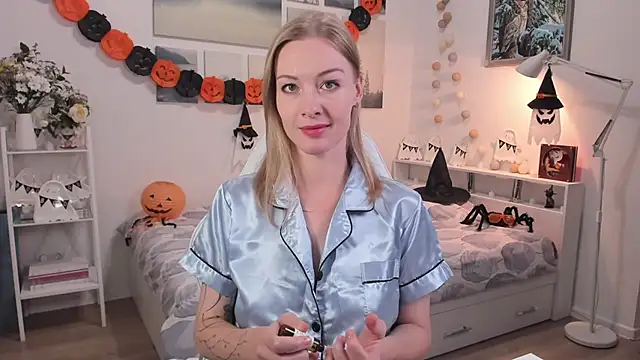 MissRightX online show from October 27, 10:00 am