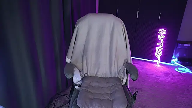  Uindi  online show from April 6, 5:47 pm