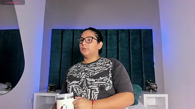 DanielleEvans  online show from January 12, 11:15 am