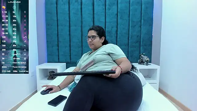 DanielleEvans  online show from January 9, 6:01 pm