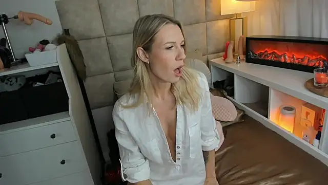 TatjanaTillers online show from February 5, 11:35 am