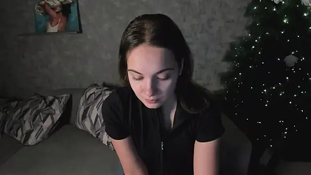 KristinaLoison online show from January 6, 1:15 pm