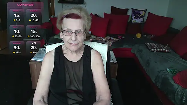 HeisseomaOriginal online show from October 16, 7:55 am