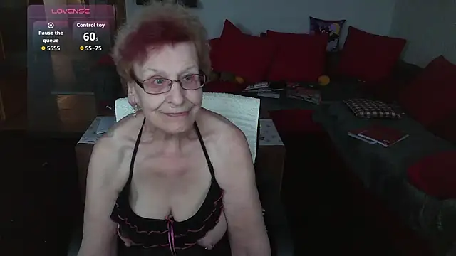 HeisseomaOriginal online show from January 6, 8:18 am