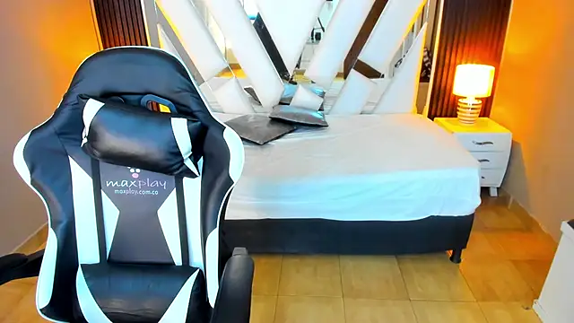 Linda4Petite online show from October 31, 6:12 pm