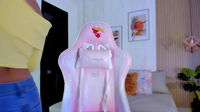 CameronCollins  online show from December 16, 7:53 pm