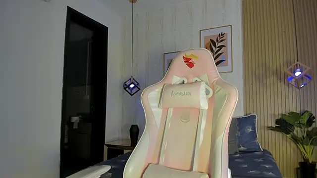 CameronCollins  online show from October 27, 7:52 pm