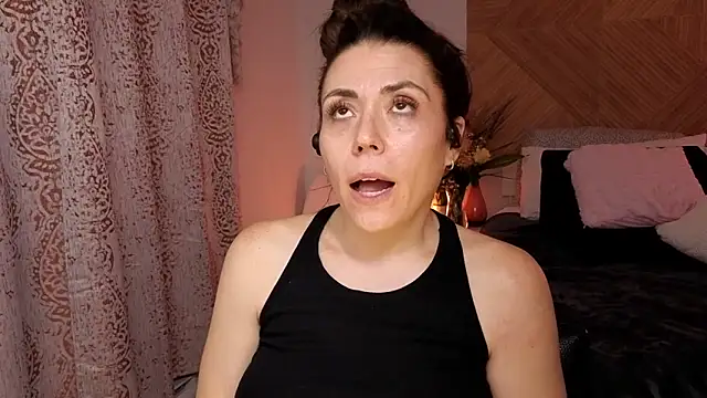 Ellie-L-Elizabeth online show from March 23, 4:18 am