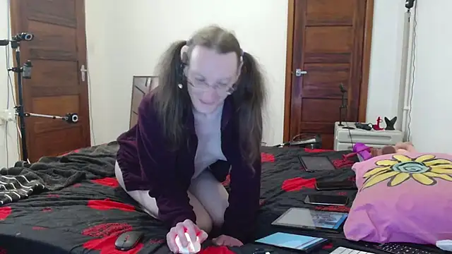 CDAdalyn online show from October 15, 9:23 am