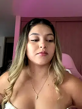 lunablossom  online show from October 22, 10:37 pm