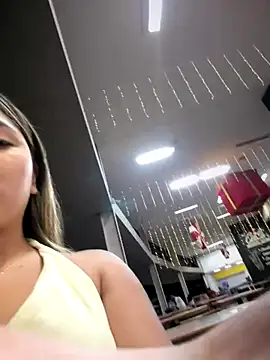 lunablossom  online show from November 9, 12:49 am