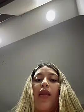 lunablossom  online show from April 7, 4:47 am