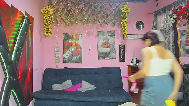 lesbiancuple online show from April 11, 11:58 am