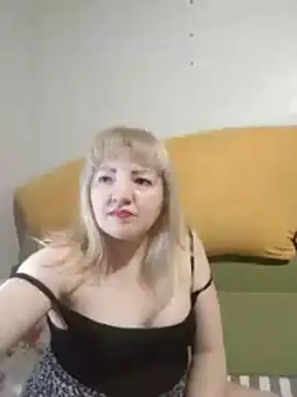 stefanyharper16 online show from December 3, 9:28 pm