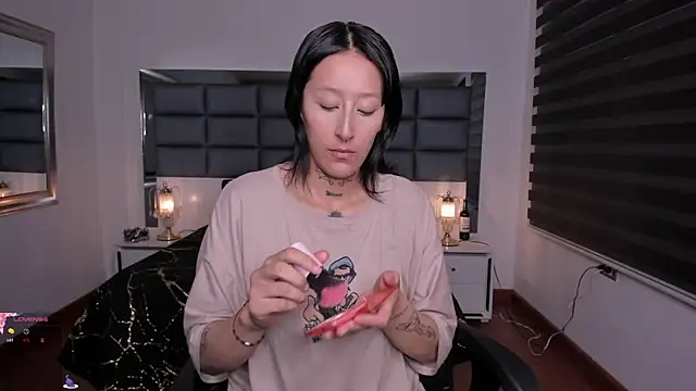 Mariana Joness online show from November 8, 2:05 am