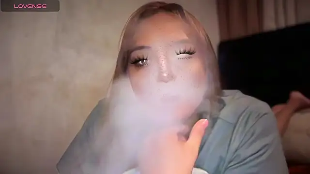 xxUrlovelytsxx online show from April 15, 8:20 pm