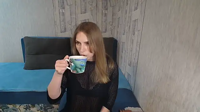 Pilly green  online show from April 5, 8:02 am