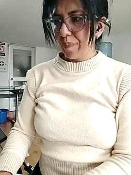 aisha latina online show from November 25, 2:41 pm