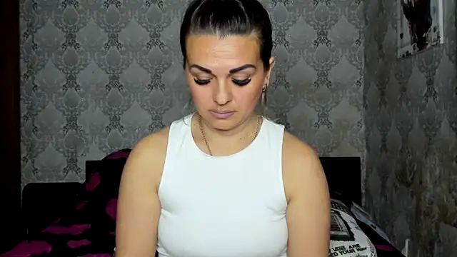 NicoletMoore online show from April 10, 7:09 pm