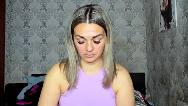 NicoletMoore online show from April 15, 7:25 pm