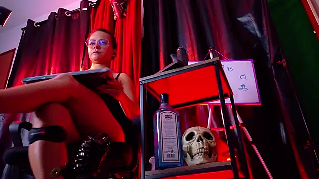 MistressSlut1 online show from March 28, 11:32 am