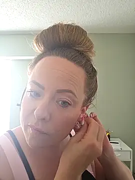 julimonroe online show from March 18, 2:33 pm