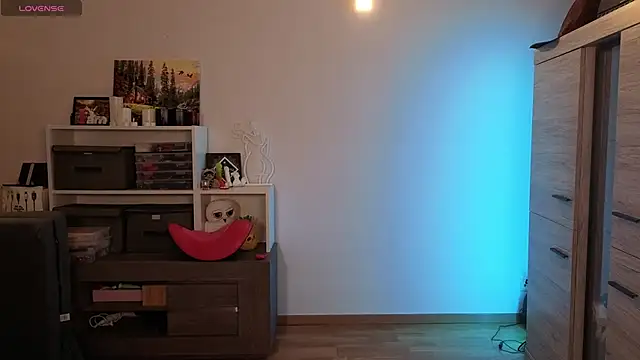 TinniAngel online show from November 6, 6:03 pm