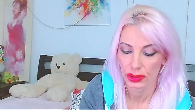 HoneyLara online show from October 10, 1:43 am