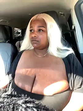 BigFineSelena online show from September 27, 4:25 pm