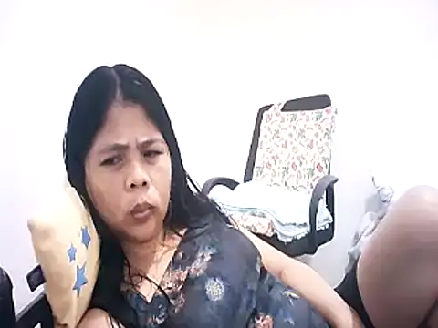 Snapshot of pinay_milfxx chatting on September 22, 11:47 pm pinay milfxx online show from September 22, 11:47 pm