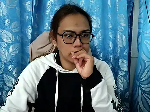 Your PrettyGirlxxx online show from February 18, 3:27 am