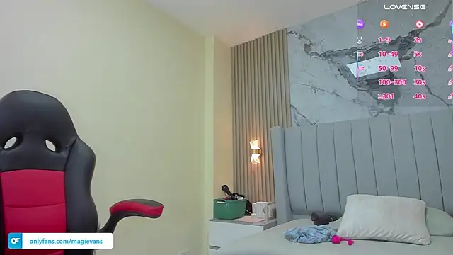 MAGIEVANS1 online show from October 1, 12:32 pm