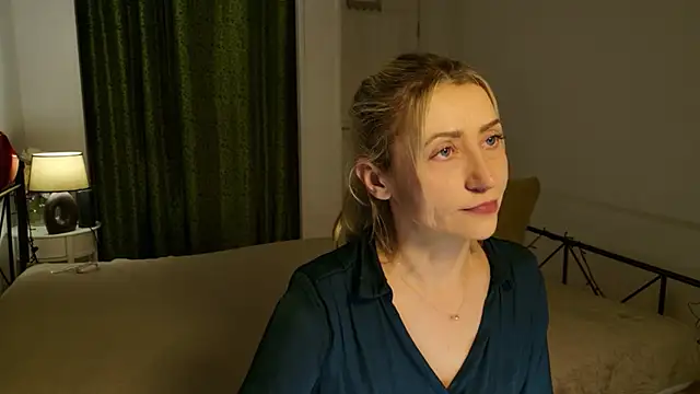 ZoeGrant online show from February 28, 7:24 pm