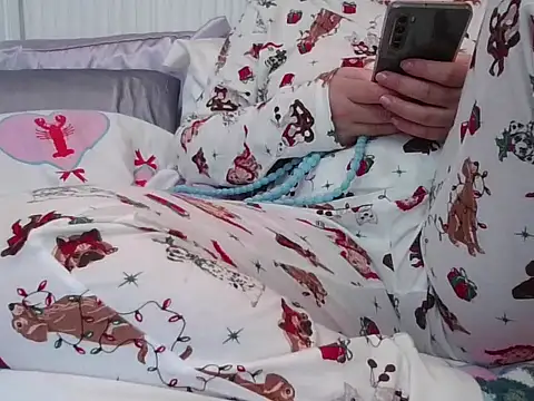 RealLittleRedRidingHood online show from November 12, 2:04 pm